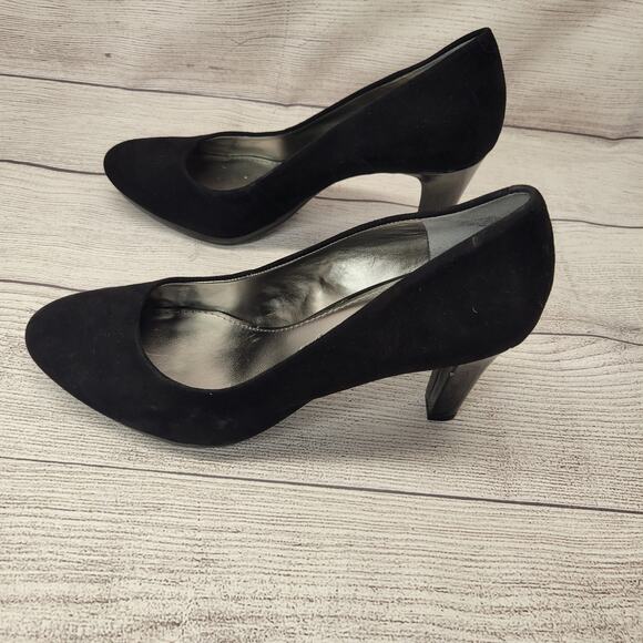 Anne Klein Flex  Black Suede Rounded Toe Pump with Gloss Heels, 8.5 - Picture 3 of 11